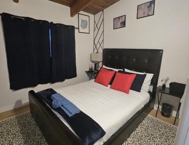 Deluxe Queen Room