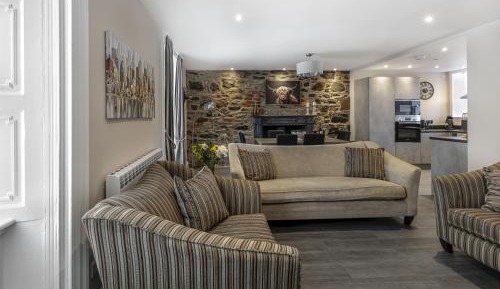 Two-Bedroom Deluxe Apartment