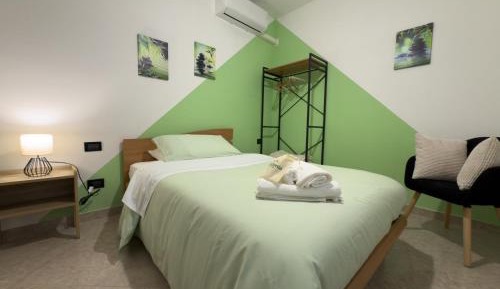 Single Room with Shared Bathroom