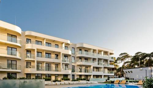 One-Bedroom Apartment with Balcony