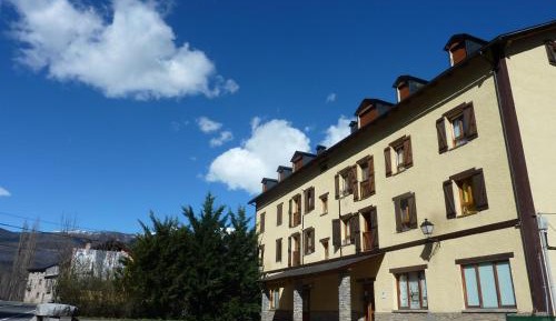 Apartment with Mountain View