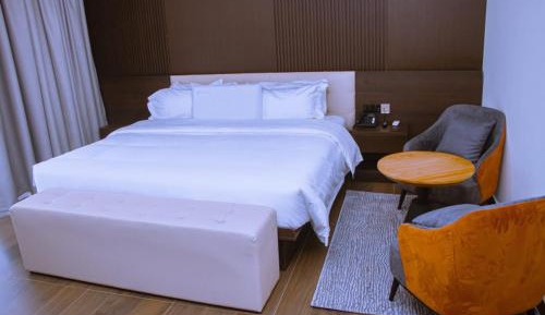 Deluxe Double Room (1 adult + 2 children)