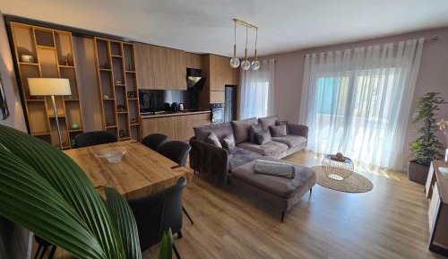 Two-Bedroom Deluxe Apartment with Balcony