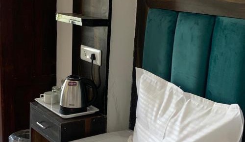 Deluxe Double Room (2 Adults + 1 Child)