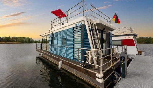 Two-Bedroom House Boat