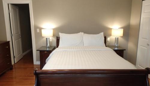 Large Queen Room with Private Bathroom and Patio