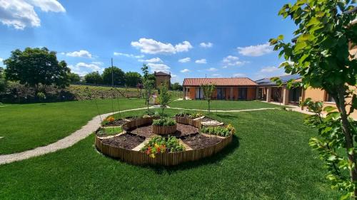 Apartment with Garden View