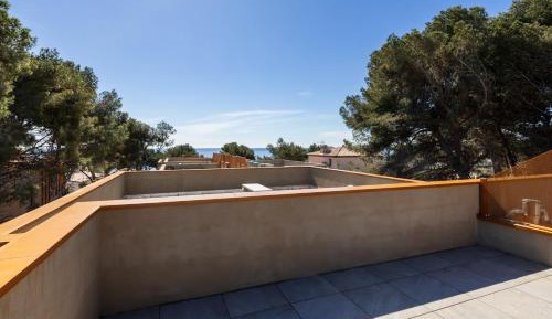 Three-Bedroom Deluxe Apartment