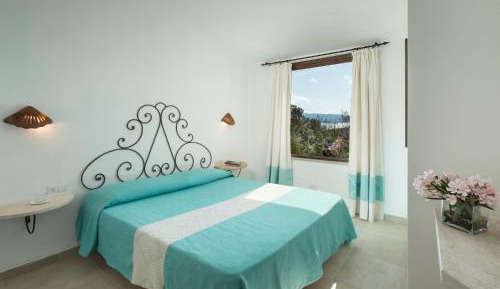 One-Bedroom Apartment with Sea View