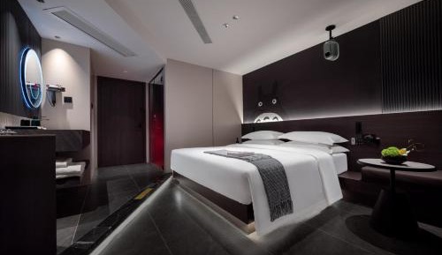 Deluxe Room (2 Adults + 1 Child)