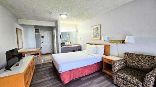 Standard Queen Room