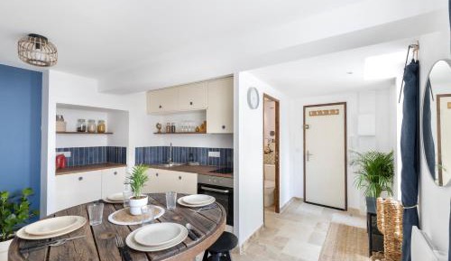 Deluxe One-Bedroom Apartment