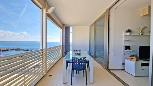 Deluxe Suite with Sea View