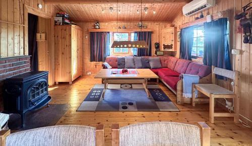 Three-Bedroom Holiday Home 