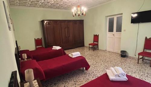 Basic Triple Room with Shared Bathroom