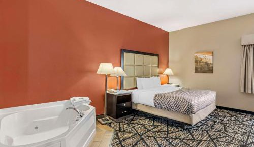 King Room with Hot Tub - Non-Smoking
