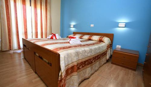 Double or Twin Room with Mountain View