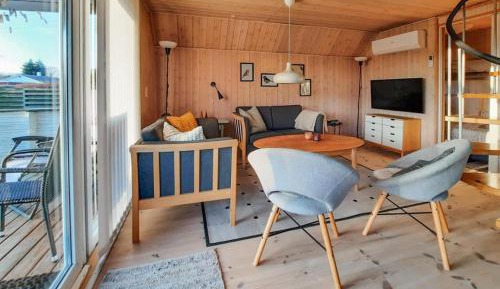 Three-Bedroom Holiday Home 