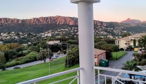 Studio with Mountain View