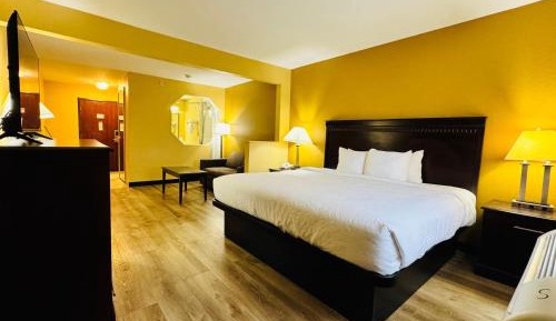 King Suite with Hot Tub - Non-Smoking