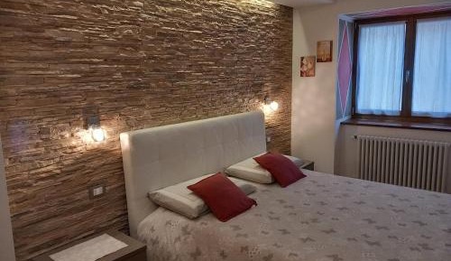 One-Bedroom Apartment with Balcony