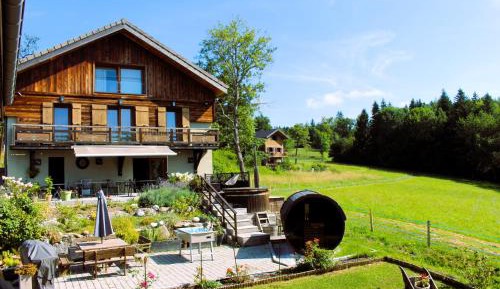 Double or Twin Room with Mountain View