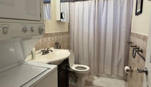 Five-Bedroom Deluxe Apartment