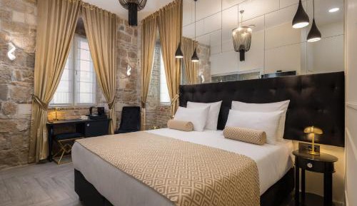 Deluxe Double Room with Shower