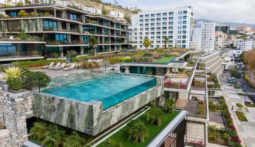 Deluxe One-Bedroom Apartment with Ocean and Garden View