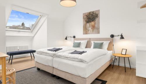 Apartment with Mountain View
