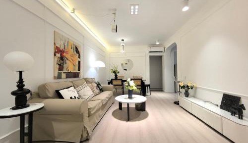 Three-Bedroom Deluxe Apartment