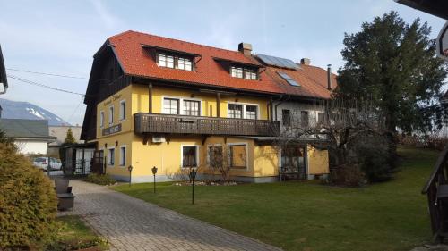 One-Bedroom Apartment with Garden View