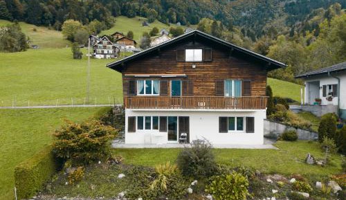 Apartment with Mountain View
