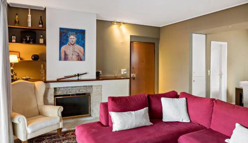 Apartment with Mountain View