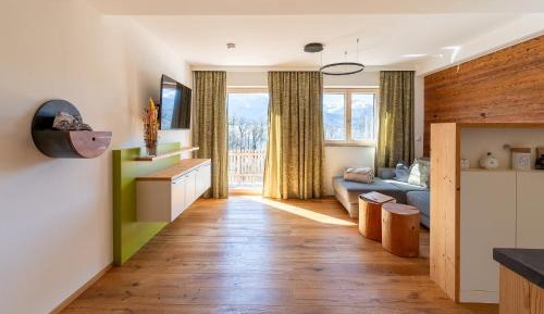 Apartment with Mountain View