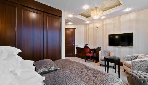 Junior Suite with Spa Access