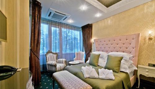 Suite with Spa Access