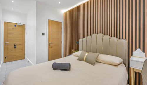 Deluxe Double Room with No Window