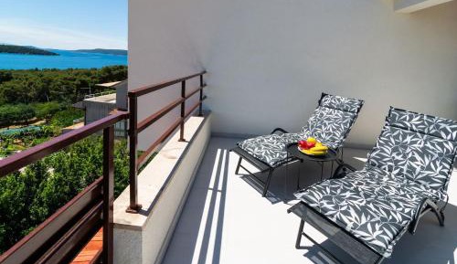 One-Bedroom Apartment with Sea View