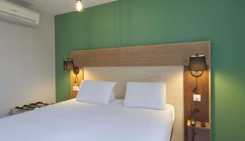 Pop Room with a double bed