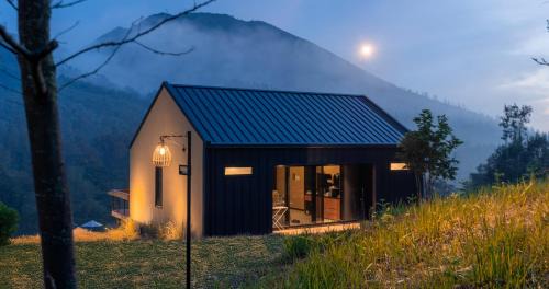 Premier Cabin