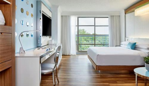 Upper Level Room with King Bed or Two Double Beds - Club Level