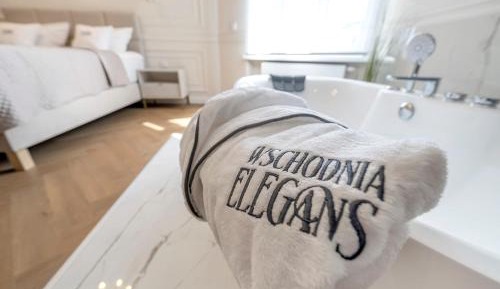 Studio with Spa Bath