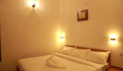 Deluxe Double Room (2 Adults + 1 Child)