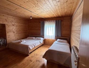 Deluxe Double Room (2 Adults + 1 Child)