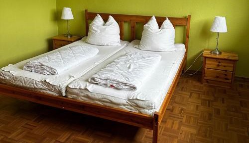 One-Bedroom Apartment with Park View