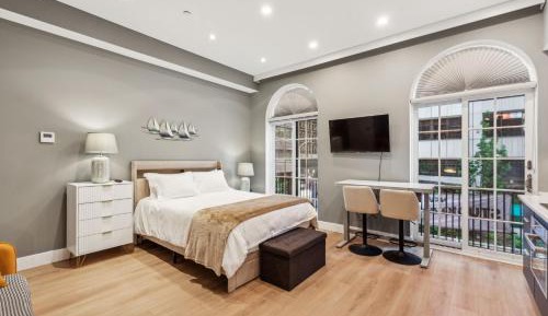 Studio Apartment