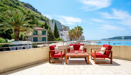 Three-Bedroom Apartment with Sea View