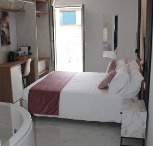 Queen Room with Spa Bath