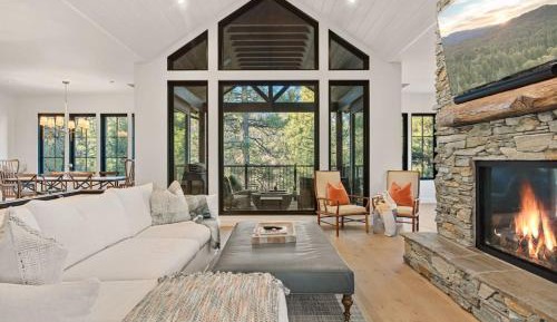 Four-Bedroom Holiday Home